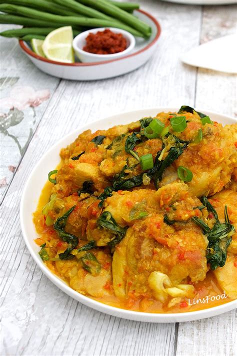Indonesian Chicken Curry with Thai Basil (Ayam Woku Kemangi).